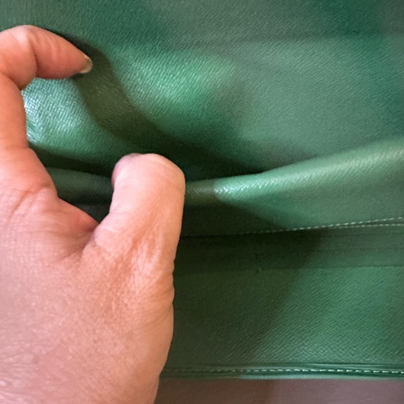 Louis Vuitton Green Sarah Epi Wallet - Picture 8 of 13